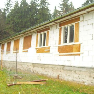 Přestavba horní ubytovací budovy
